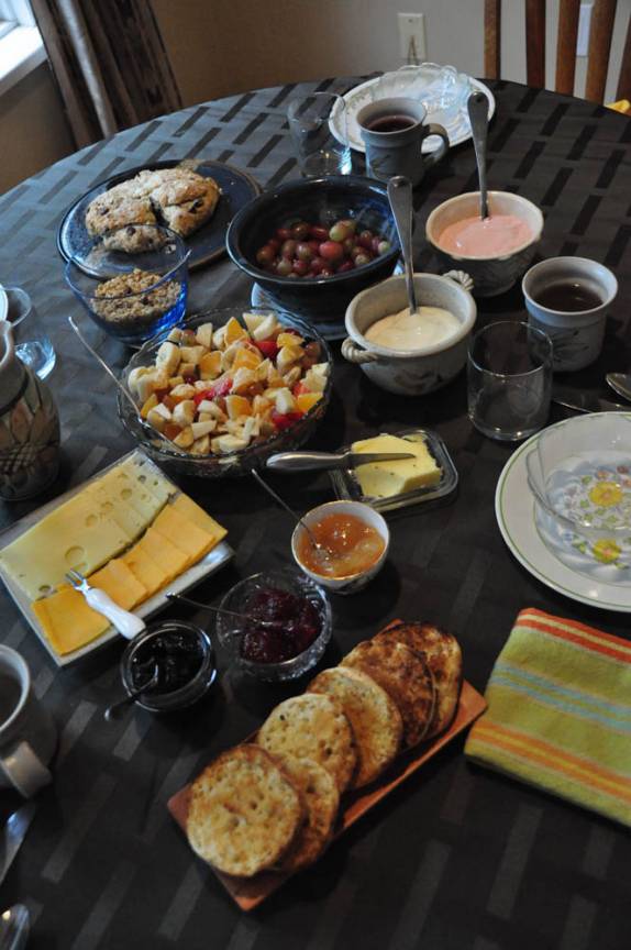 Nosso memorável e sadio café da manhã na casa do Len e da Irmi, em Chilliwack, interior da British Columbia. oeste do Canadá